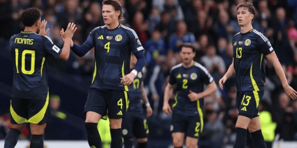 双杀！欧洲劲旅险胜：4场不败+3连胜，曼联旧将破门